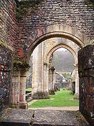 Ruines de l'ancienne abbatiale, un bas-côté.