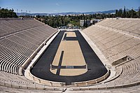 Atenasko Panatenaiko Estadioa ( Kallimarmaron ) K.a. IV. mendekoa da eta 1896an lehen Olinpiar Joko modernoak hartu ditu.