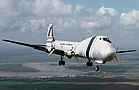 Eine Aviation Traders ATL-98, ein Frachtflugzeug auf Basis der DC-4, der texanischen Falcon Airways im Mai 1979 über London Southend Airport. KW 04 (ab 18. Januar 2015)