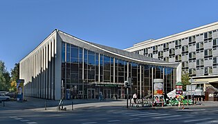 Kijów Cinema (foreground) and the Cracovia Hotel (background) in Krakow (by Witold Cęckiewicz, 1960–67)