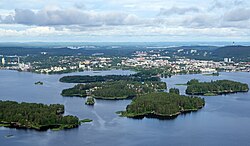 pohled na ostrov na jezeře