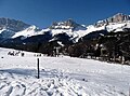 Une vue du départ des pistes de ski de fond en hiver.