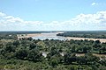 Links Botswana, rechts Simbabwe. Von links nach rechts fließt der Limpopo, der Fluss im Hintergrund ist der Shashe.