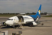 非舗装滑走路用キットを取り付けたカナディアン・ノース航空の737-200C型機