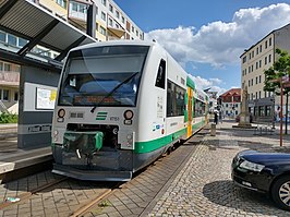 Trein aan de tramhalte Zwickau Zentrum