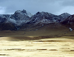 Typical scenery of the Nyainqentanglha Mountains