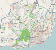 Mapa konturowa Lizbony, blisko centrum na prawo znajduje się punkt z opisem „Biblioteca Nacional de Portugal”