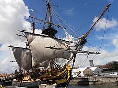 Mâture de L’Hermione en juillet 2014.