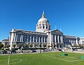 Die City Hall mit der Van Ness Avenue im Vordergrund