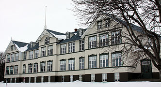 Fosta clădire (Gamli Skóli) a Menntaskóli, adică liceul din Akureyri