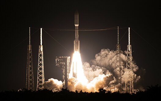 Lancement du satellite STPSat-6 par une fusée Atlas V.