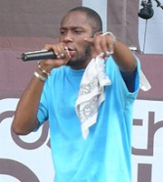 Aksi Mos Def di Rock the Bells pada 28 Juli 2007 di New York.