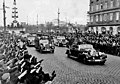 1938年3月、オーストリア併合後にウィーン市内をパレードするヒトラー