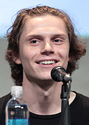 Evan Peters dans le rôle de Kai Anderson