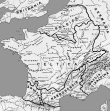 Schwarzweiße Karte von Frankreich und seinen Nachbarländern mit lateinisch benannten Regionen.
