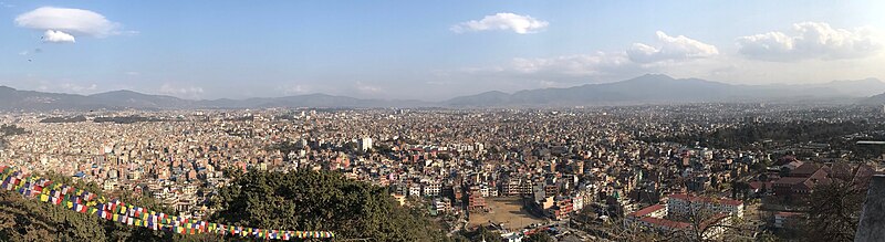 Panoramiese uitsig oor die Katmandoe-vallei vanaf die Swayambhu-heuwel