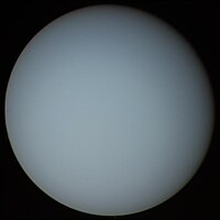 Uranus, soos waargeneem deur die Voyager 2-wenteltuig op 16 Desember 1986.