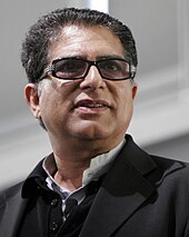 Deepak Chopra sorrindo