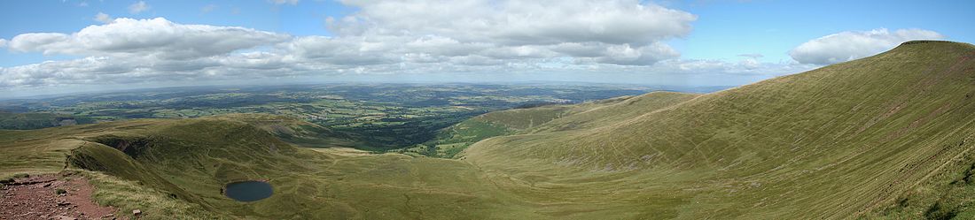 Udsigt mod nord til Cwm Llwch fra Corn Du, i Brecon Beacons bjergkæden