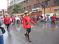 Polis Kanada RCMP dalam pakaian seragam pegawai polis. Hari Kanada 2015, di Jalan Saint-Catherine, Montreal, Kanada.