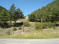 Épingle au niveau d'un monument aux morts (vers 1 330 m).