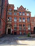 Thumbnail for File:Sir Ronald Ross - Johnston Building University Quadrangle University of Liverpool Liverpool L69 3BX.jpg