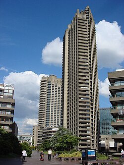 Shakespeare Tower, salah satu dari tiga menara hunian