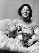 Audrey Munson with Genthe's cat, Buzzer (1915)