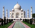 Taj Mahal, India, dibangun oleh Kaisar Mughal Shah Jehan, sebagai makam untuk isterinya, Arjumand Banu Begum.