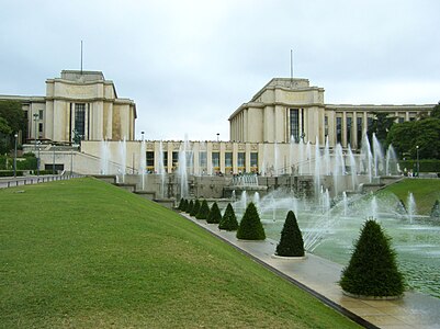 «Palais de Chaillot»՝ Լուի-Իպոլիտ Բուլեոյի, Ժակ Կարլուի և Լեոն Ազեմի կողմից 1937 թվականի Փարիզի միջազգային ցուցահանդեսից