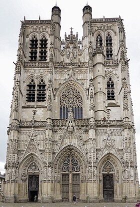 La façade occidentale de la collégiale Saint-Vulfran située à Abbeville.