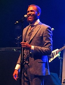 Jidenna performing in 2015
