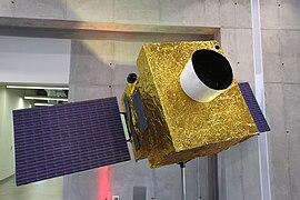 Maqueta que representa al PeruSat-1, el primer satélite peruano de observación terrestre.
