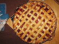 Crostata con fragole e rabarbaro