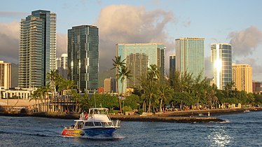 Panorama from Kakaʻako Waterfront Park with the Anaha and the Ko'olani (center)