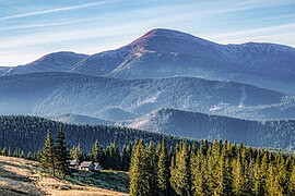 Vârful Hovârla văzut din polonina[a] Ozirnoia