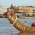 โขนเรือ (หัวเรือ) นารายณ์ทรงสุบรรณ เรือพระที่นั่งซึ่งเป็นรูปพระนารายณ์ทรงสุบรรณ หรือ ทรงครุฑ