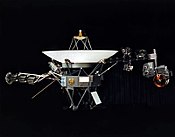 Voyager 1 seperti digambarkan seorang seniman NASA.