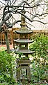 Lanterne en forme de pagode au Jōchi-ji.