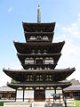 藥師寺內的東塔，位於奈良縣奈良市，建造於730年