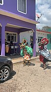 Bailando enfrente de casa en el carnaval.jpg