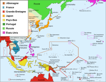 Carte du Pacifique en couleur : en rouge les territoires anglais, en bleu clair les territoires français, en marron les territoires allemands, en orange les territoires japonais, en jaune les territoires néerlandais