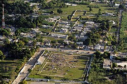 Összedőlt épületek Port-au-Prince-ben