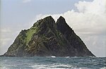 Skellig Michael, en steinete, berglendt holme i havet