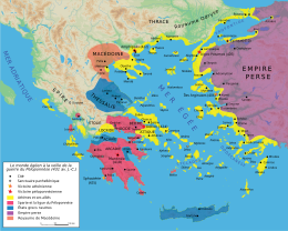 Carte de la Grèce ancienne qui montre deux groupes principaux : Sparte et ses alliés dans le Péloponnèse, et Athènes et ses alliés sur tout le pourtour de la mer Égée