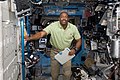 Leland Melvin all'interno del laboratorio Destiny