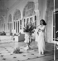 Gayatri Devi - Maharani của Jaipur và công chúa của Cooch Behar, là một chính trị gia thành công của Đảng Swatantra.