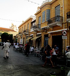 Πλατεία της Φανερωμένης κατά το απόγευμα.