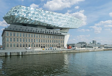 Edificio da Autoridade Portuaria (Havenhuis) en Anveres, Bélxica (2016)