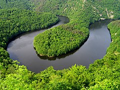 La Sioule: le méandre de Queuille (Auvergne, France).